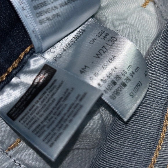 Levi's Women’s Classic Straight Jeans - Picture 5 of 5